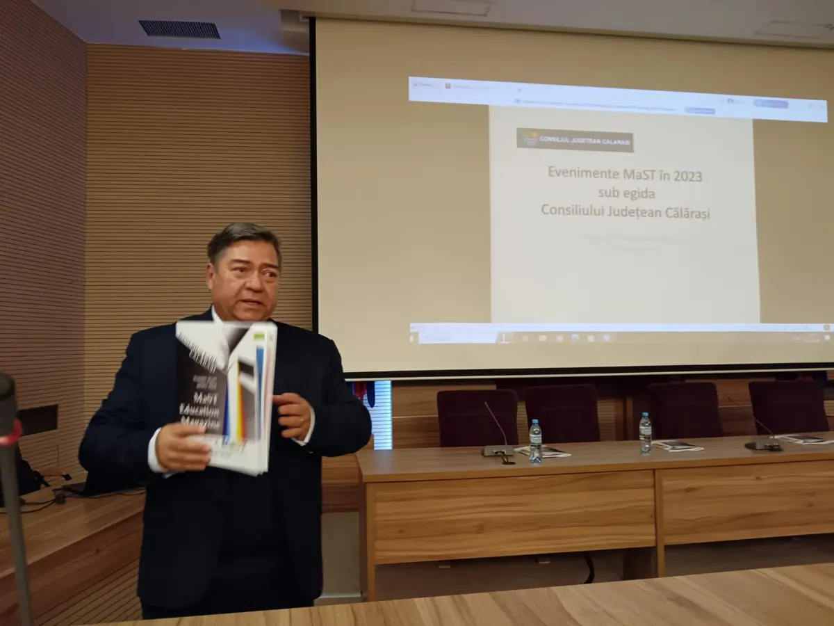 Prezentare despre evenimentele MaST într-o sală de conferințe